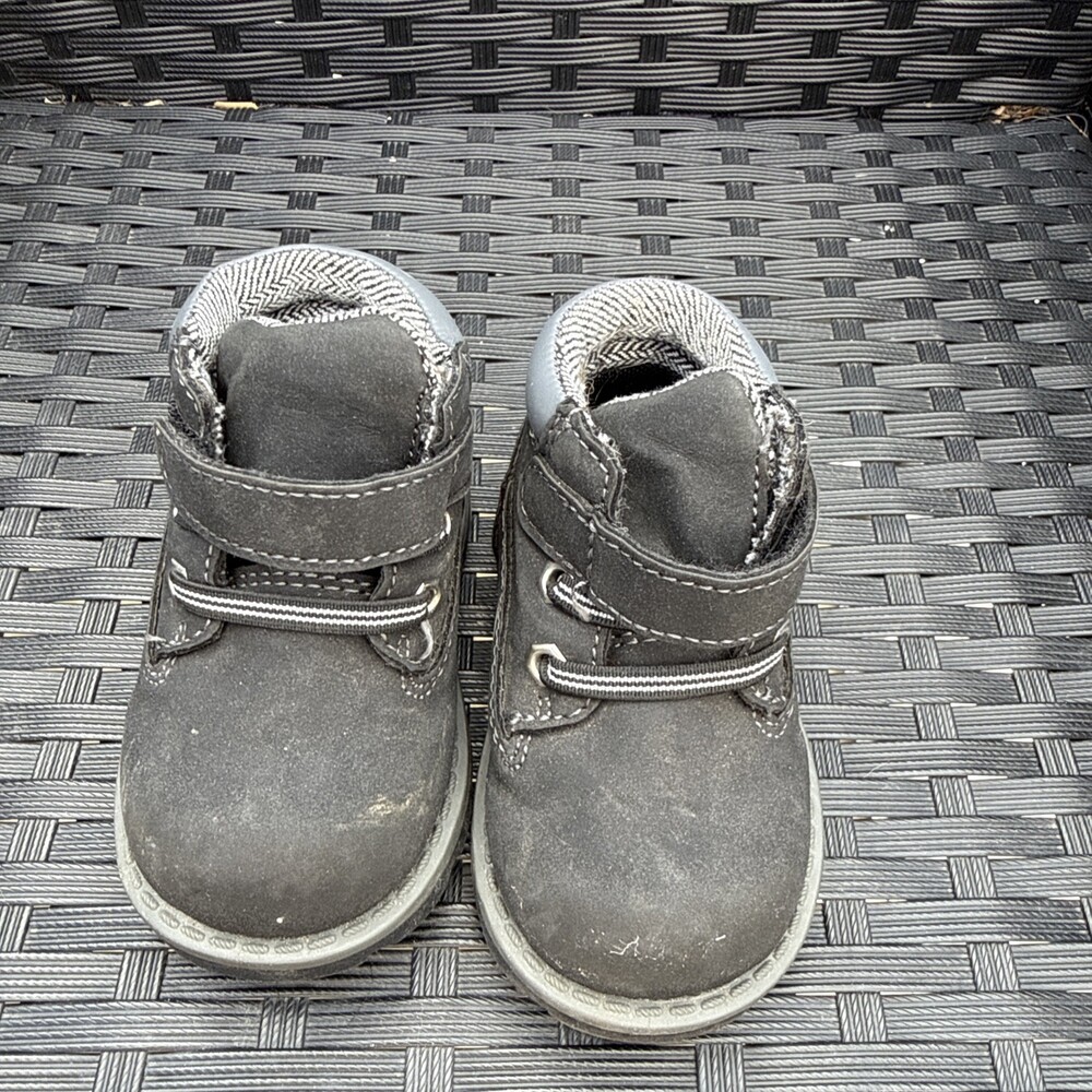 garanimals baby boy Size 4 Boots